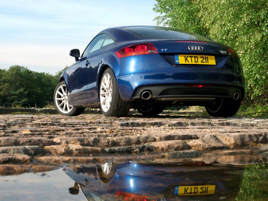  Audi TT 2.0 TFSI Quattro Coupe (8J) 2010 года  (UK) (фото 3 из 7)